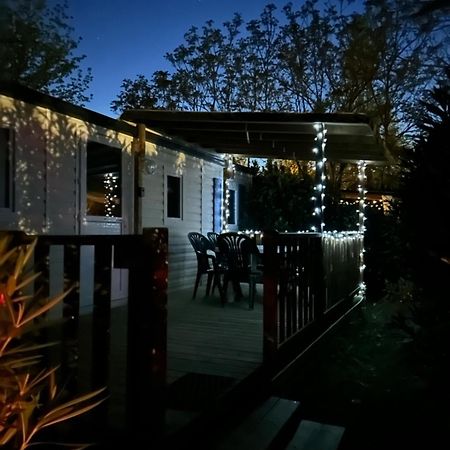 Mobil-Home Au Pied Du Luberon La Roque-d'Antheron Dış mekan fotoğraf