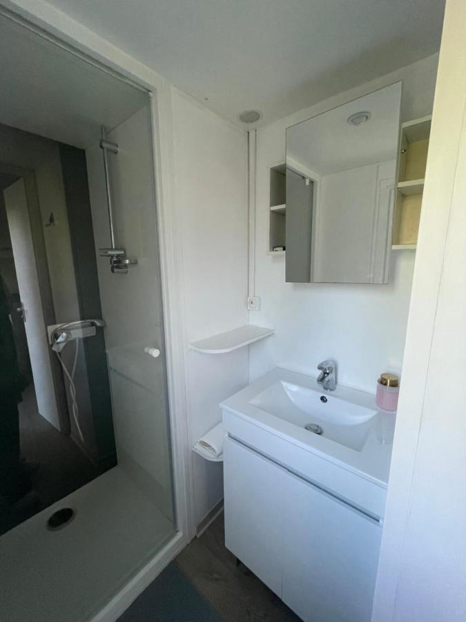 Mobil-Home Au Pied Du Luberon La Roque-d'Antheron Dış mekan fotoğraf