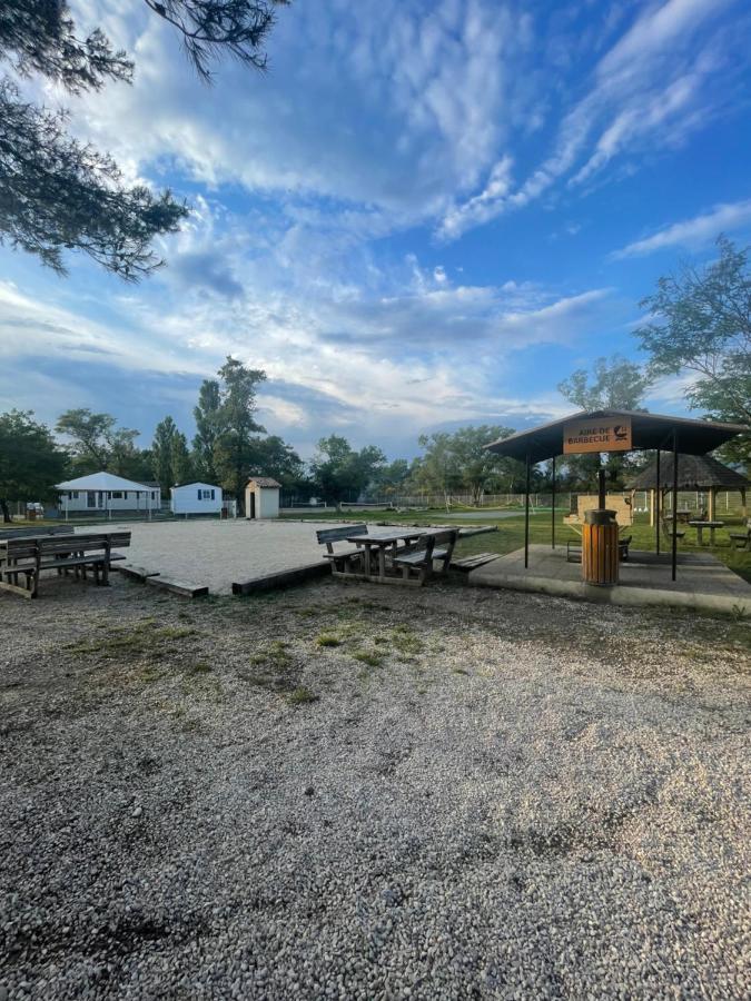 Mobil-Home Au Pied Du Luberon La Roque-d'Antheron Dış mekan fotoğraf