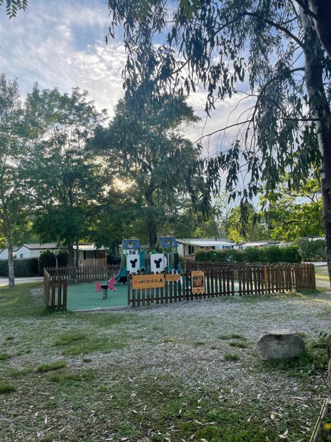 Mobil-Home Au Pied Du Luberon La Roque-d'Antheron Dış mekan fotoğraf